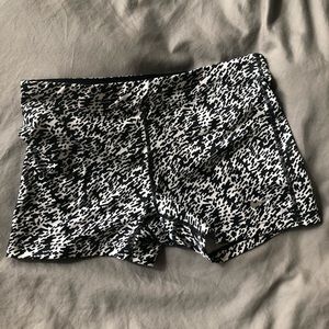 Nike drifit black and white pattern shorts